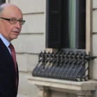 El ministro de Hacienda, Cristobal Montoro, en el patio del Cogreso de los Diputados-JUAN MANUEL PRATS