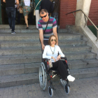 Una ciudadana en silla de ruedas ve dificultadado votar debido a las barreras arquitectónicas del colegio electoral Iesve de Ponferrada-ICAL
