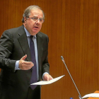El presidente de la Junta, Juan Vicente Herrera, durante su intervención en el Pleno de las Cortes de Castilla y León.-- ICAL