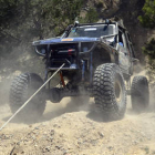 Un 4x4 durante su intento por sortear un obstáculo. / ÁLVARO MARTÍNEZ-