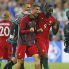 Cristiano y Eder, en la final de la Eurocopa.-Michael Probst