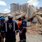 Labores de rescate en un edificio derrumbado en Brasil.-EFE