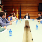 La consejera de Agricultura y Ganadería, Milagros Marcos, se reúne con el comité de empresa de Elgorriaga-Ical