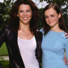 Laura Graham y Alexis Bledel, en 'Las chicas Gilmore'.-ARCHIVO