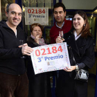 La administración número 2 de Soria, junto a la plaza Mayor, ha repartido tres millones de euros con el tercer premio, el 2.184. / ÚRSULA SIERRA-