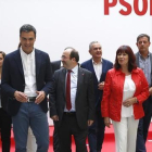 Sánchez, junto a varios de los líderes territoriales del PSOE, a finales de septiembre.-DAVID CASTRO