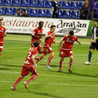 Los jugadores del Numancia celebran uno de los goles anotados en el José Rico Pérez. / ÁREA 11-