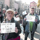 Manifestación en Barcelona a favor de la dación en pago y contra los desahucios.-RICARD CUGAT