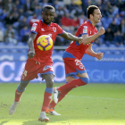 Diamanka y Viguera celebran el segundo gol del Numancia en Riazor frente al Deportivo.-AREA 11