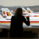 Aviones de Iberia, en el aeropuerto de Madrid.-DAVID CASTRO