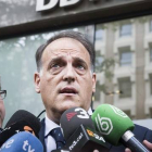 Tebas habla con la prensa antes de demandar a la AFE en la Audiencia Nacional.-Foto: EFE / LUCA PIERGIOVANNI