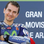 Jorge Lorenzo, en lo más alto del podio de Motorland, tras ganar el GP de Aragón, el pasado 27 de septiembre.-REUTERS / MARCELO DEL POZO