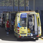 Imagen Ambulancias listas para el traslado de pacientes - MARIO TEJEDOR
