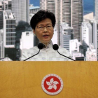 Carrie Lam, jefa del Gobierno de Hong Kong, en la rueda de prensa en la que ha anunciado la suspensión de la ley de extradición.-AP