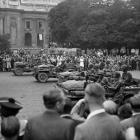 Las tropas aliadas desfilan por París tras la liberación de la capital francesa, el 26 de agosto de 1944.-AFP