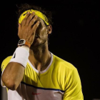 Rafael Nadal se lamenta en el partido contra el uruguayo Pablo Cuevas en el torneo de Río de Janeiro este sábado.-YASUYOSHI CHIBA / AFP