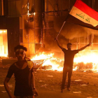 Manifestantes en Basora (Irak) durante las protestas contra las autoridades.-NABIL AL JURANI / AP