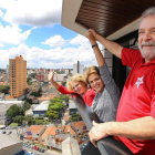 Lula (derecha), junto a su mujer, Marisa (izq) y Dilma Rousseff (centro), el pasado 5 de marzo, en Brasilia.-EFE