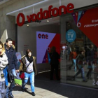 Tienda de Vodafone en el Portal de lÀngel de Barcelona, la semana pasada.-DANNY CAMINAL