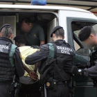 Imagen de archivo de un arresto en Ceuta por parte de la Guardia Civil.-GUARDIA CIVIL
