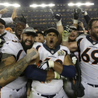 Los Broncos de Manning se proclaman campeones de la Super Bowl      AP / GREGORY BULL      Jugadores de los Broncos celebran la victoria que les convierte en campeones de la Super Bowl 50.-AP