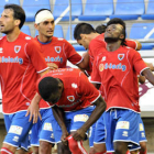 Los jugadores del Numancia celebran uno de los goles anotados ante el Sporting. / DIEGO MAYOR-