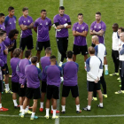 Reunión del cuerpo técnico y la plantilla del Real Madrid.-EFE / CHEMA MOYA