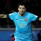 El delantero uruguayo del FC Barcelona Luis Suárez celebra su gol durante la semifinal del Mundial de Clubes-