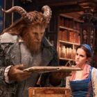 Emma Watson y Dan Stevens, en 'La Bella y la Bestia'.-DISNEY