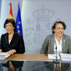 La portavoz del Gobierno, Isabel Celaá, junto a la ministra de Trabajo, Magdalena Valerio, a la derecha, en una imagen de archivo.-XAUME OLLEROS