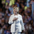 Hillary Clinton, antes de pronunciar su discurso de aceptación de la nominación demócrata, el jueves en Filadelfia.-AP / PAUL SANCYA