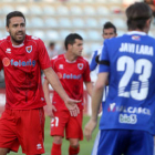 Paco Regalón pide explicaciones durante el encuentro del pasado domingo ante la Ponferradina. / ÁREA 11-