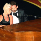 Lady Gaga y Bradley Cooper, en su actuación en la gala de los Oscar.-REUTERS / MIKE BLAKE