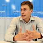 Dmitry Morozow en la sede del PP. / ÁLVARO MARTÍNEZ-