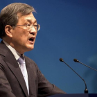 El vicepresidente y consejero delegado de Samsung Electronics, Kwon Oh-hyun, durante la junta.-SeongJoon Cho