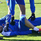 Juanjo en el momento de caer lesionado en el entrenamiento de ayer. / ÁLVARO MARTÍNEZ-