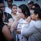 Familiares de la víctima lloran en la concentración del pasado jueves. GONZALO MONTESEGURO