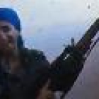 Una francotiradora kurda se salva de un balazo en la frente "por los pelos".-YOUTUBE