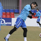 Dimas Delgado durante el entrenamiento del pasado miércoles en la Ciudad Deportiva. / VALENTÍN GUISANDE-