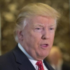 El presidente electo estadounidense, Donald Trump, se dirige a los periodistas en la Trump Tower de Nueva York.-ALBIN LOHR-JONES