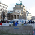 Barreras de hormigón junto a la Puerta de Brandenburgo, en Berlín, en diciembre del 2016-REUTERS / FABRIZIO BENSCH