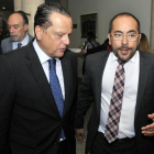 Carlos Martínez, Mario Amilivia y Luis Rey, ayer en Diputación-V.G.