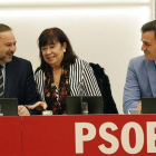 Ábalos, Narbona y Sánchez, durante la reunión de la ejecutiva del PSOE en Madrid.-DAVID CASTRO