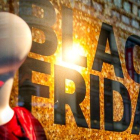 Un escaparate anuncia los descuentos Black Friday en París.  /-AFP