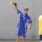 Un jugador de la concentración de la Federación Española durante un entrenamiento. / ÚRSULA SIERRA-