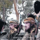 Imagen captada de un vídeo que muestra a tres franceses entre otros miembros del Estado Islámico.-Foto: FRANCE PRESS