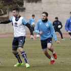 Elgezabal, en el entrenamiento de ayer en el anexo de Los Pajaritos con Manu del Moral, será titular ante el Cádiz.-Luis Ángel Tejedor