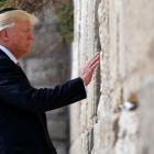 Trump en el Muro de las Lamentaciones en Jerusalén.-AFP / MANDEL NGAN