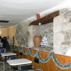 La reforma del centro ha sacado a la luz una de las paredes originales de la ermita de San Feliz. / EVA  SÁNCHEZ-