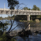 El rio Tormes a su paso por el Puente de la Universidad, lugar donde apareció flotando el cuerpo sin vida de un anciano.-ICAL